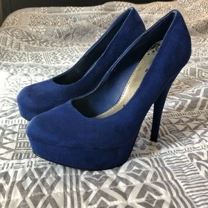 Blue velvet heels